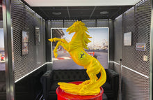 Charger l&#39;image dans la galerie, Cheval cabré Ferrari
